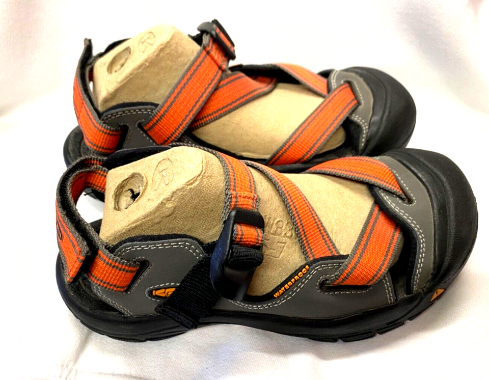 Keen  Zerraport  Mandarin Red Sandal Size 6