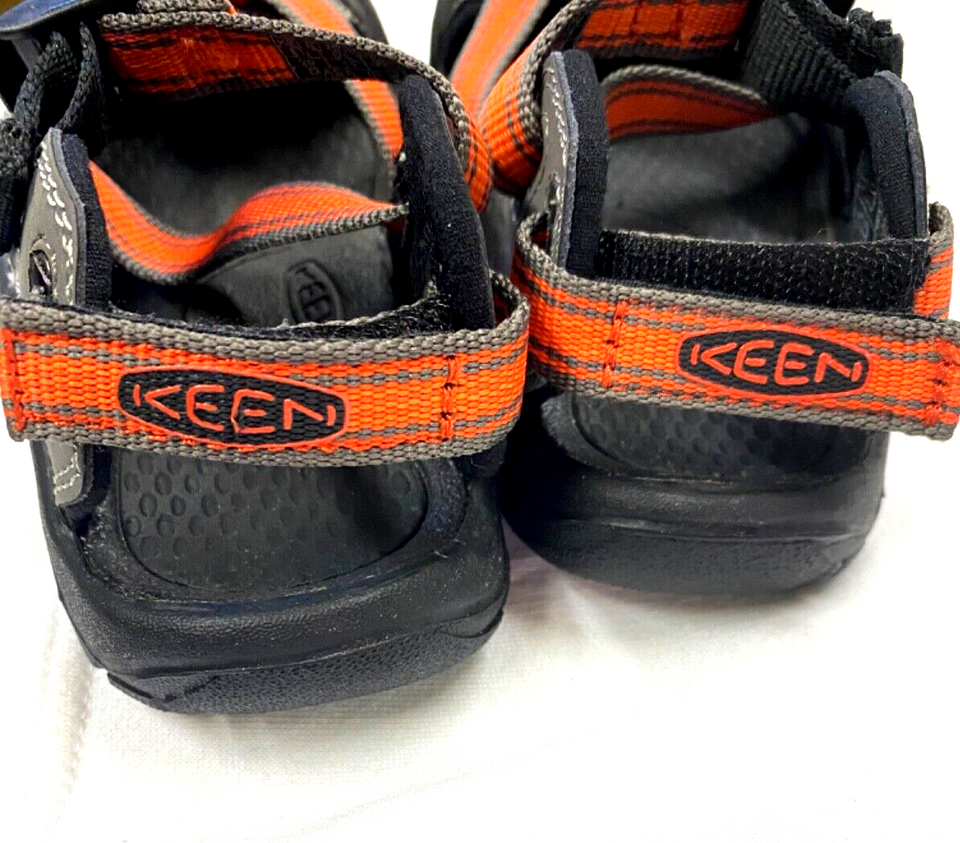 Keen  Zerraport  Mandarin Red Sandal Size 6